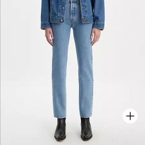 Levi’s 501 original fit in Indigo light wash 24x32